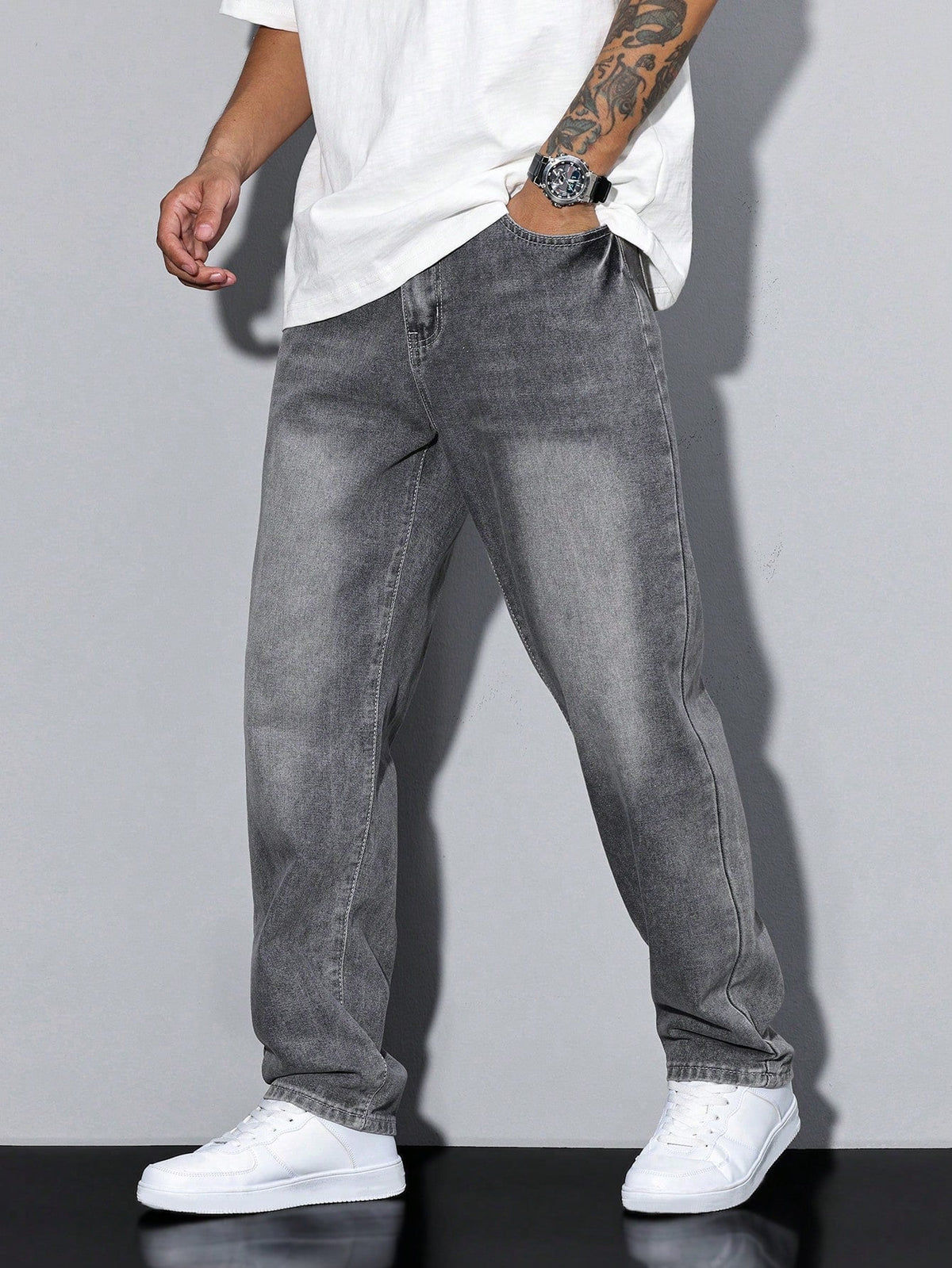 Men's Casual Straight-Leg Jeans in Grey